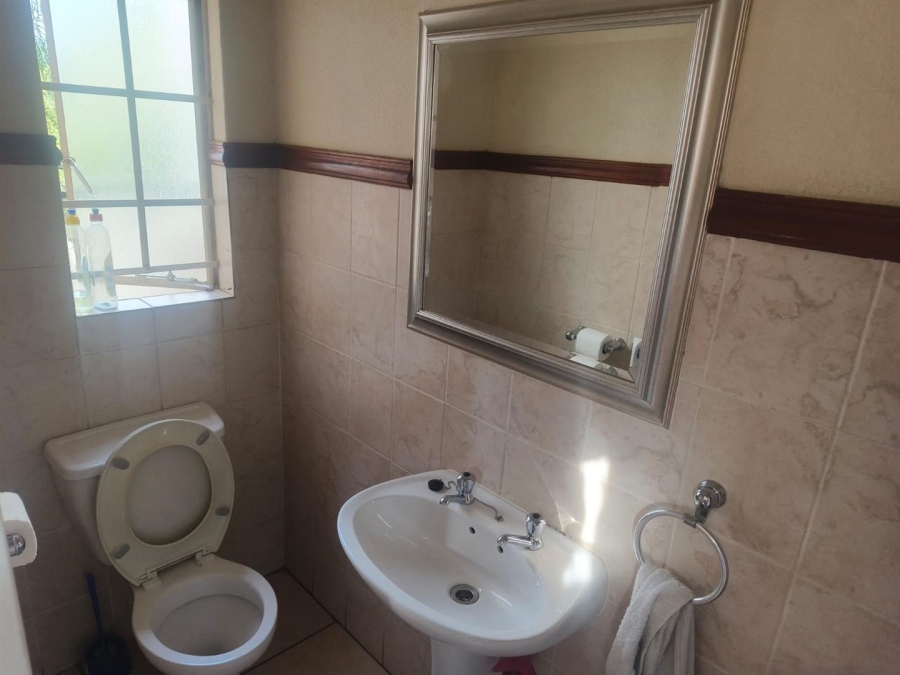 To Let 2 Bedroom Property for Rent in La Montagne Gauteng