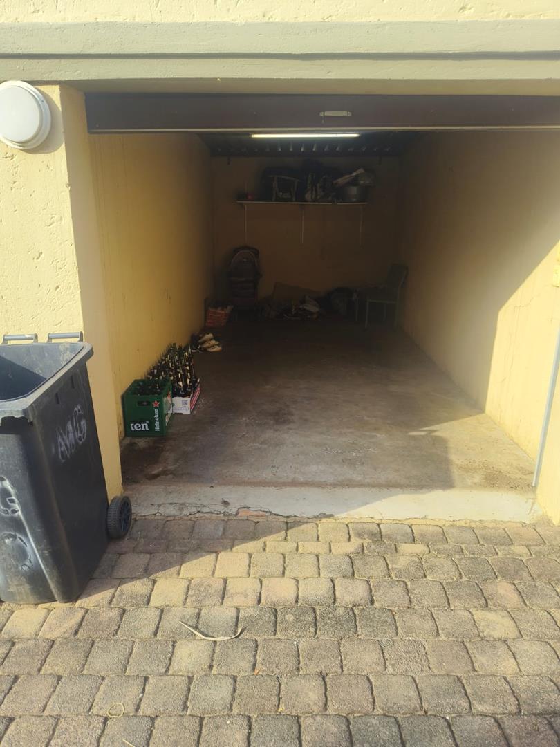 To Let 2 Bedroom Property for Rent in La Montagne Gauteng