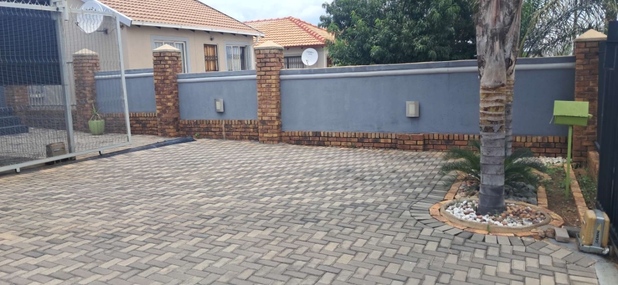 2 Bedroom Property for Sale in Mabopane Unit S Gauteng