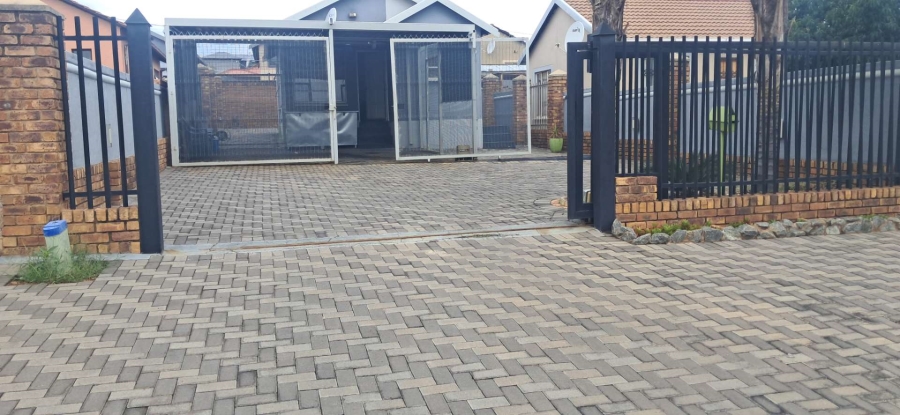 2 Bedroom Property for Sale in Mabopane Unit S Gauteng