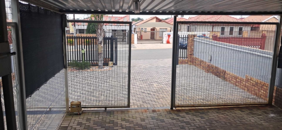 2 Bedroom Property for Sale in Mabopane Unit S Gauteng