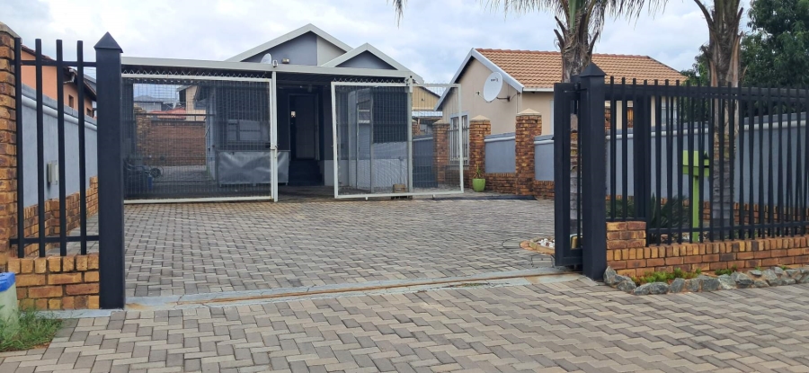 2 Bedroom Property for Sale in Mabopane Unit S Gauteng