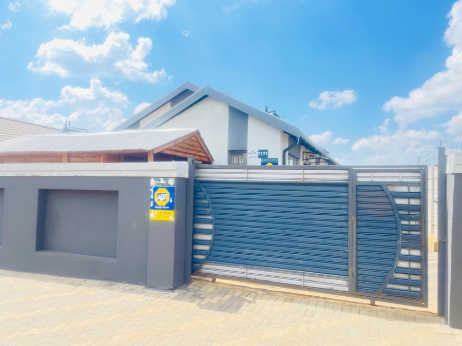3 Bedroom Property for Sale in Sky City Gauteng