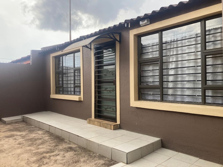 4 Bedroom Property for Sale in Naledi Gauteng