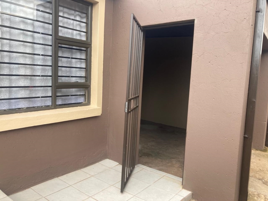 4 Bedroom Property for Sale in Naledi Gauteng