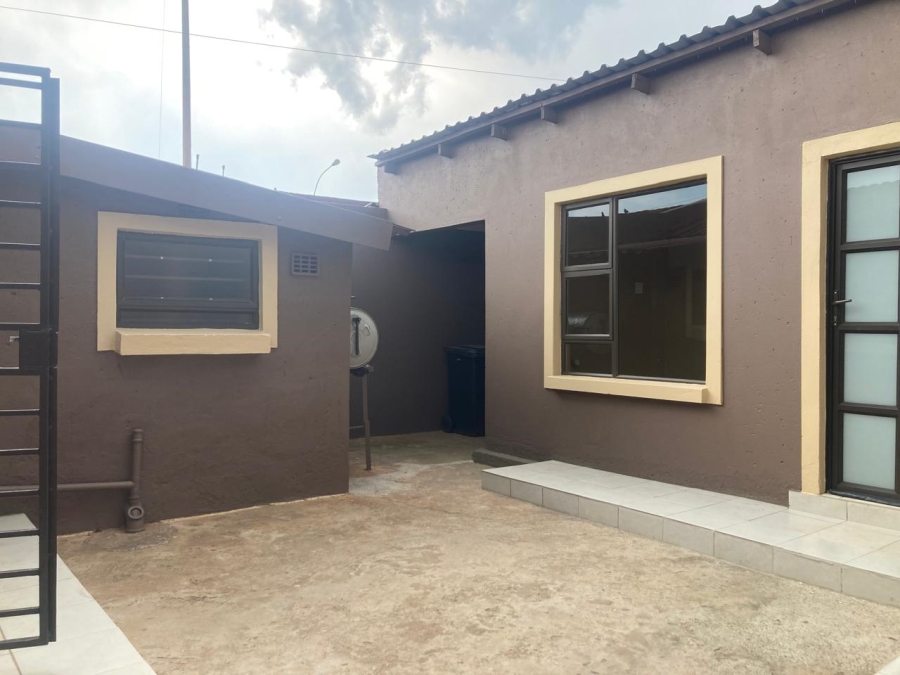 4 Bedroom Property for Sale in Naledi Gauteng