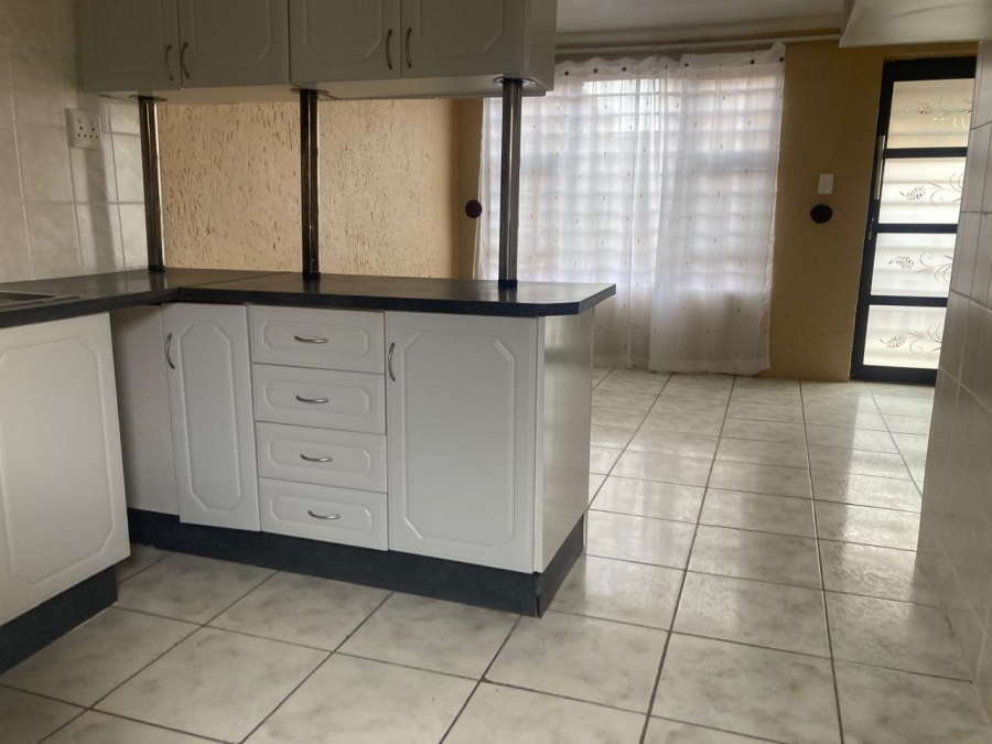 4 Bedroom Property for Sale in Naledi Gauteng