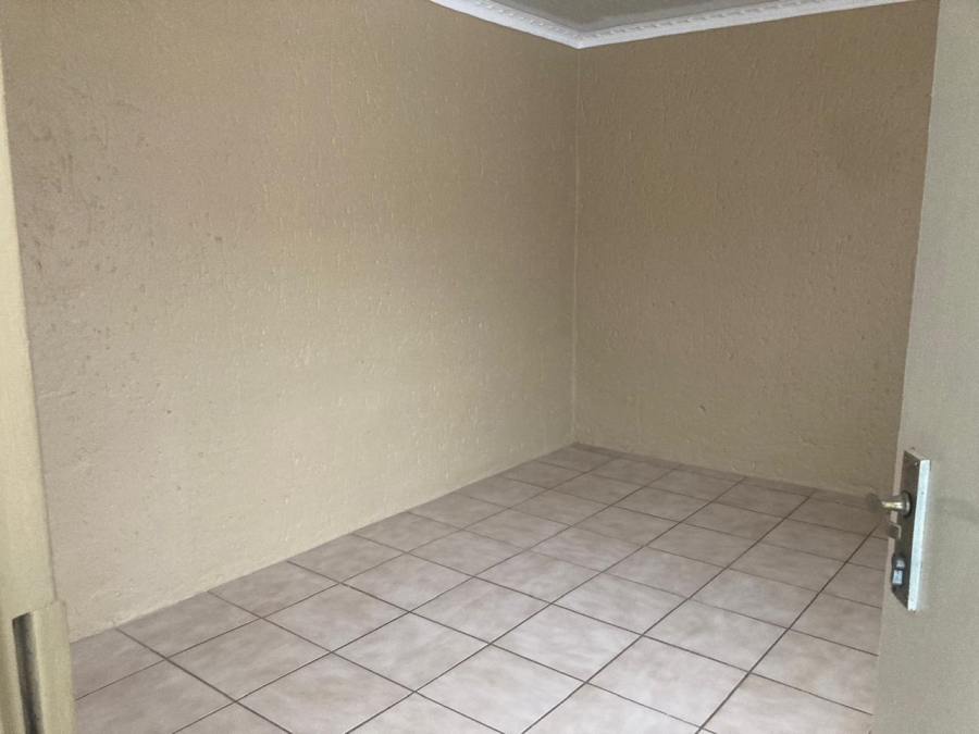 4 Bedroom Property for Sale in Naledi Gauteng