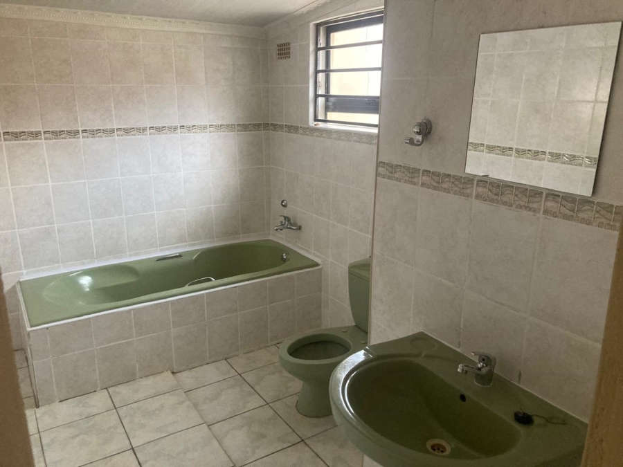 4 Bedroom Property for Sale in Naledi Gauteng