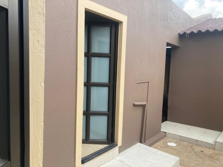 4 Bedroom Property for Sale in Naledi Gauteng