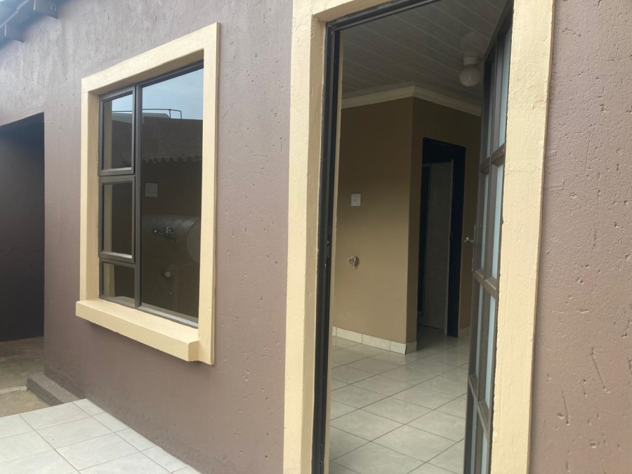 4 Bedroom Property for Sale in Naledi Gauteng