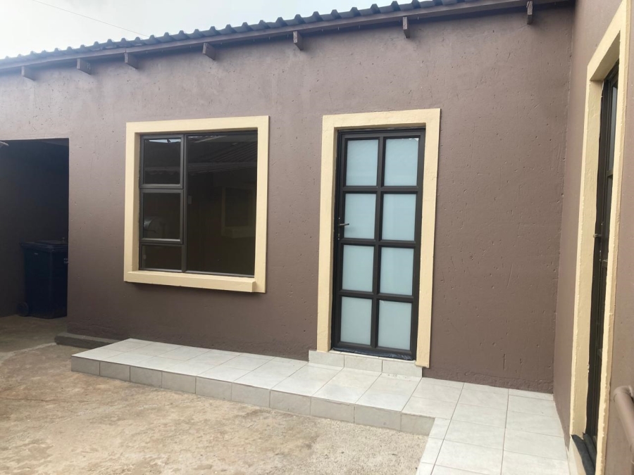 4 Bedroom Property for Sale in Naledi Gauteng