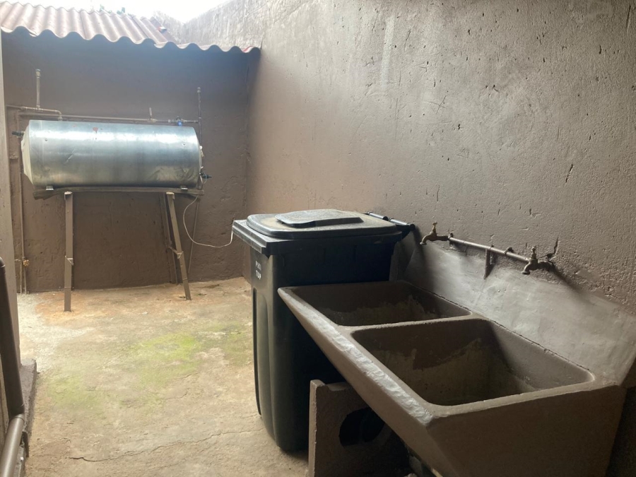 4 Bedroom Property for Sale in Naledi Gauteng