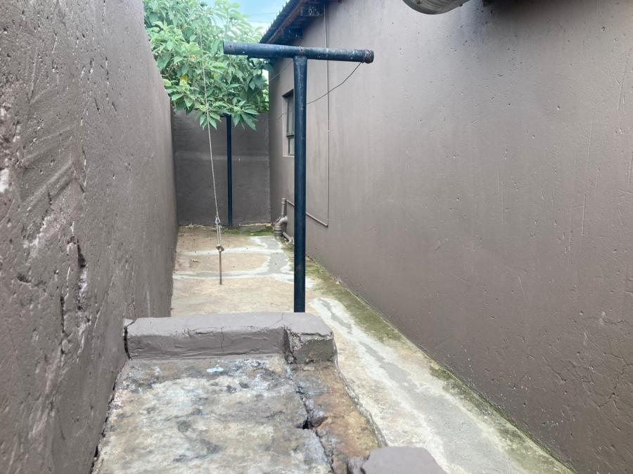 4 Bedroom Property for Sale in Naledi Gauteng