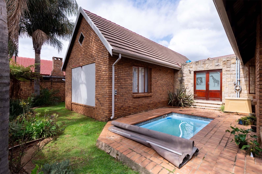 3 Bedroom Property for Sale in Glen Marais Gauteng