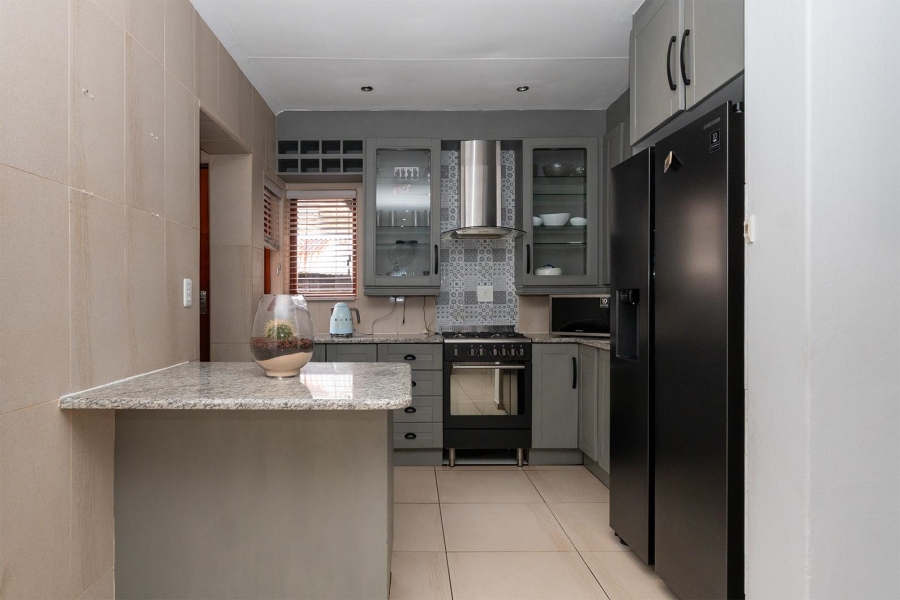 3 Bedroom Property for Sale in Glen Marais Gauteng