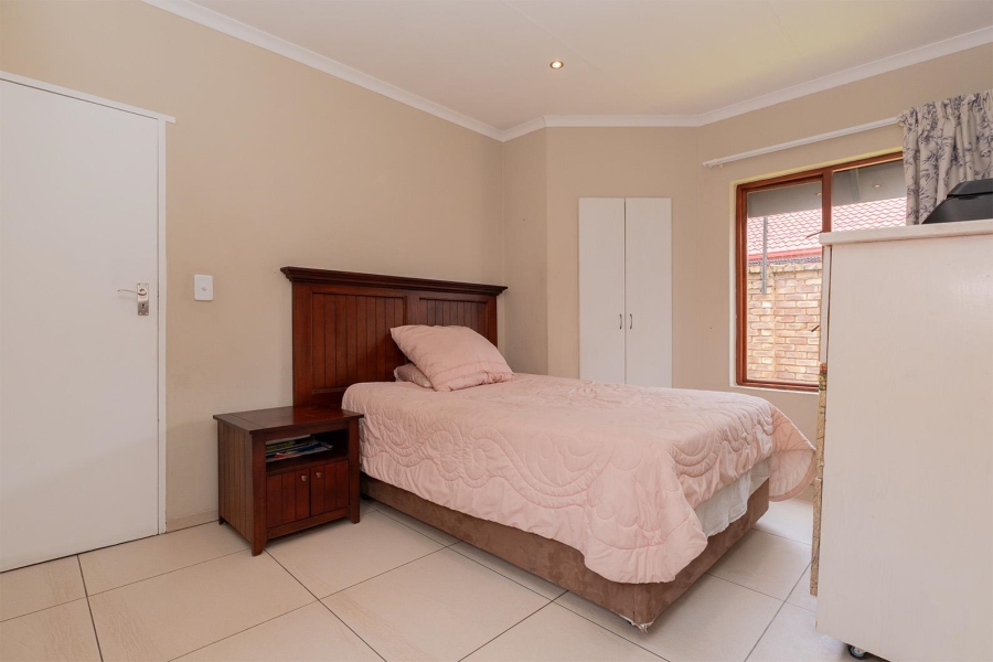 3 Bedroom Property for Sale in Glen Marais Gauteng