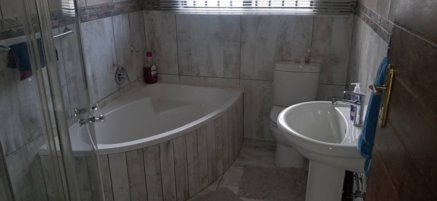 3 Bedroom Property for Sale in The Orchards Gauteng