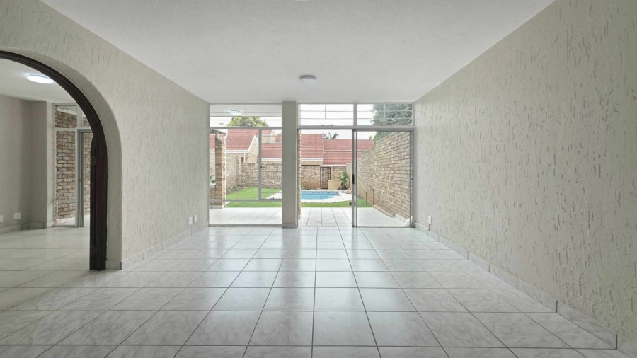 To Let 3 Bedroom Property for Rent in Sandown Gauteng