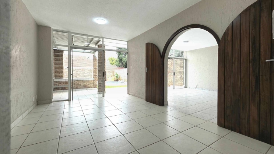 To Let 3 Bedroom Property for Rent in Sandown Gauteng