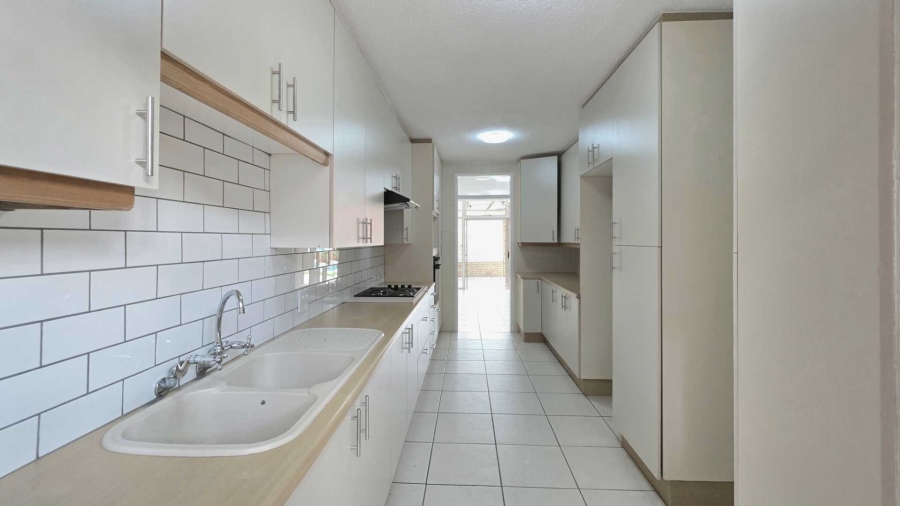 To Let 3 Bedroom Property for Rent in Sandown Gauteng