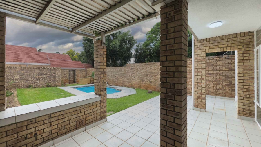 To Let 3 Bedroom Property for Rent in Sandown Gauteng
