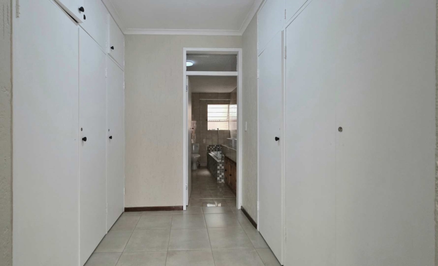 To Let 3 Bedroom Property for Rent in Sandown Gauteng