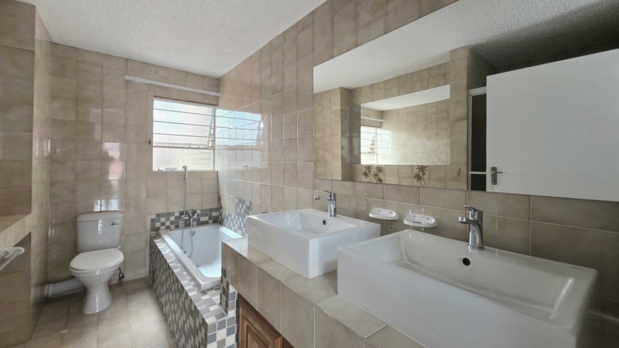 To Let 3 Bedroom Property for Rent in Sandown Gauteng