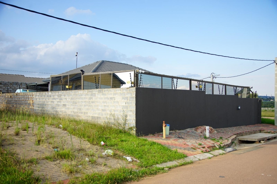 3 Bedroom Property for Sale in Witpoortjie Gauteng