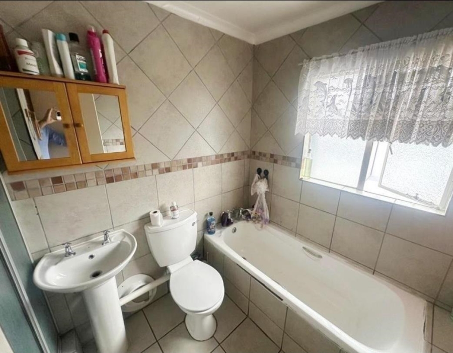 2 Bedroom Property for Sale in Verwoerdpark Gauteng