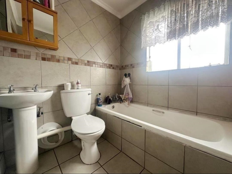2 Bedroom Property for Sale in Verwoerdpark Gauteng