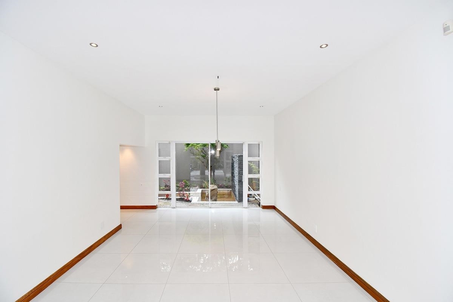 To Let 6 Bedroom Property for Rent in Sandhurst Gauteng