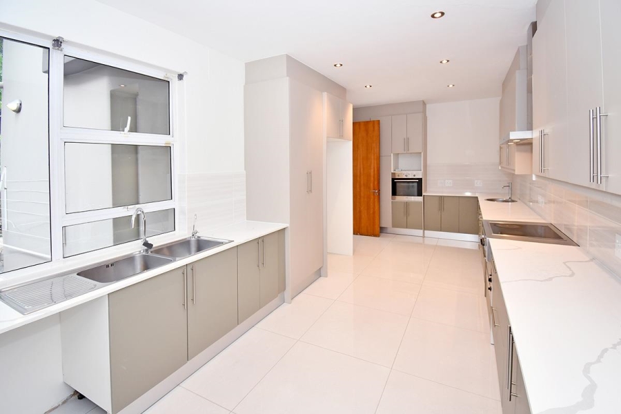 To Let 6 Bedroom Property for Rent in Sandhurst Gauteng