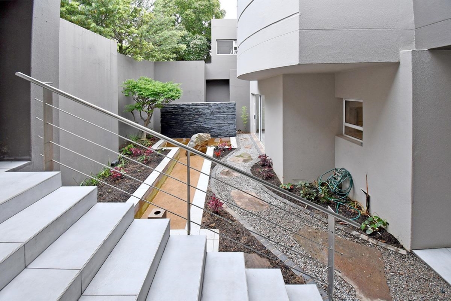 To Let 6 Bedroom Property for Rent in Sandhurst Gauteng