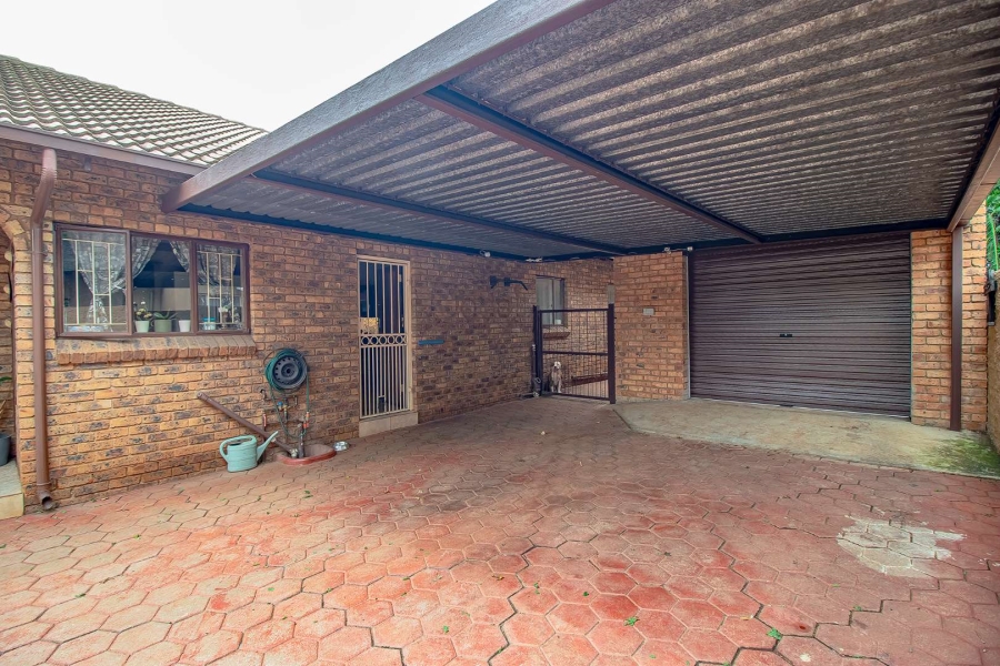 3 Bedroom Property for Sale in Zwartkop Gauteng