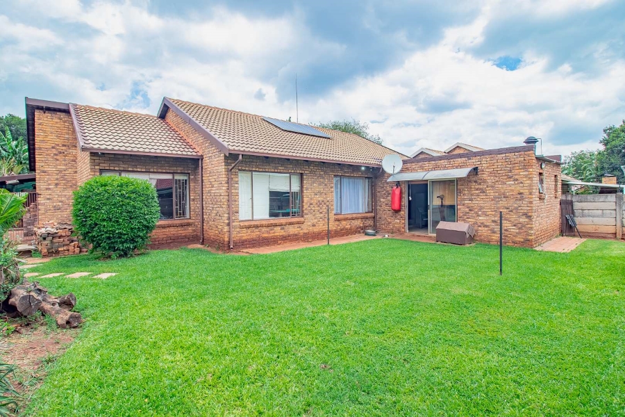 3 Bedroom Property for Sale in Zwartkop Gauteng