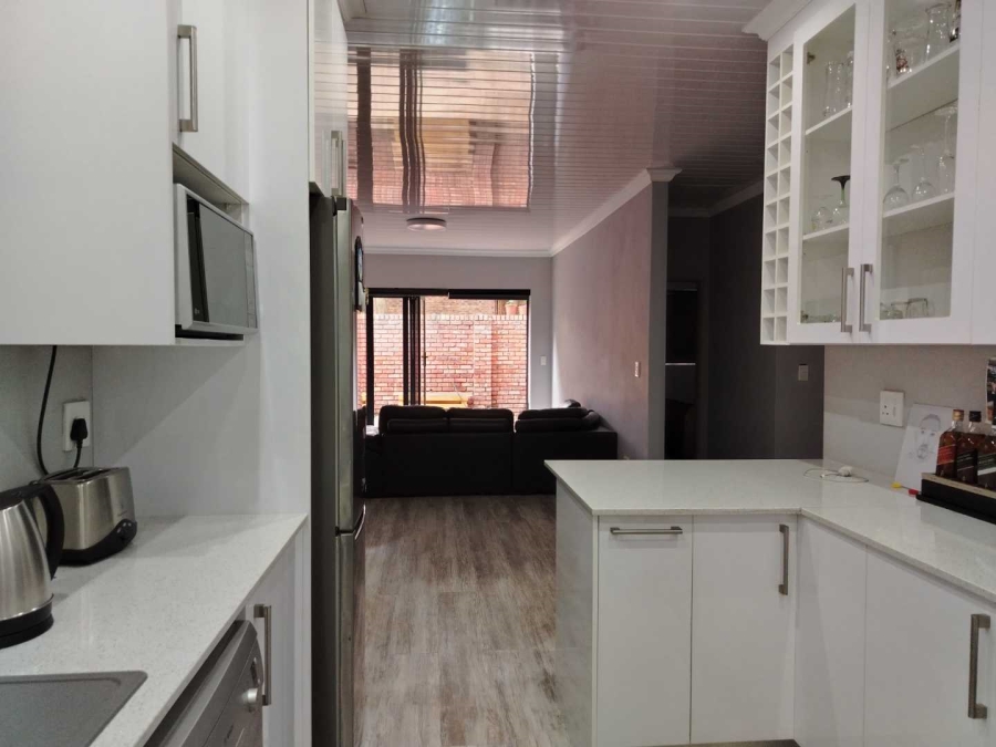 To Let 2 Bedroom Property for Rent in Glenvista Gauteng