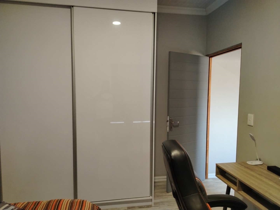 To Let 2 Bedroom Property for Rent in Glenvista Gauteng