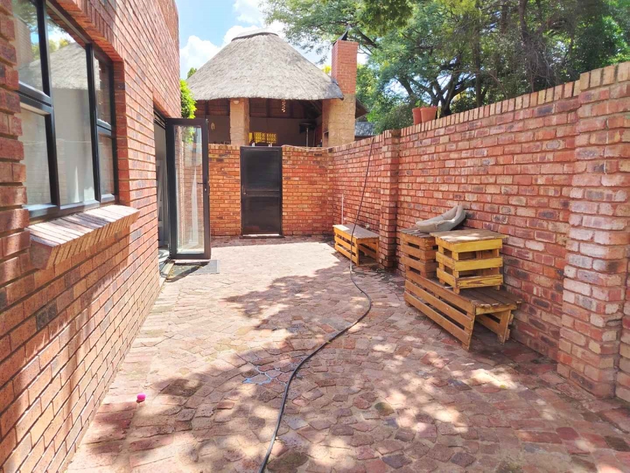 To Let 2 Bedroom Property for Rent in Glenvista Gauteng