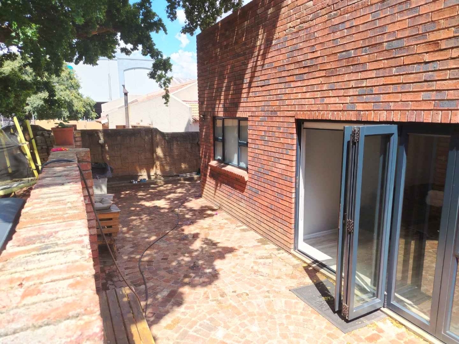 To Let 2 Bedroom Property for Rent in Glenvista Gauteng