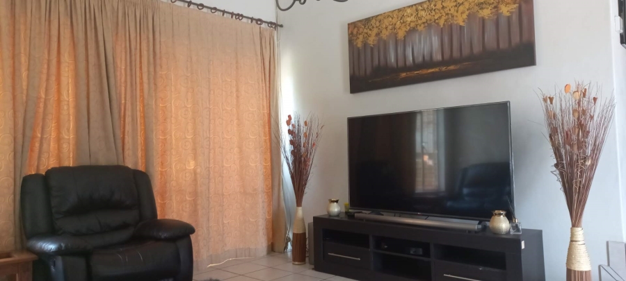 4 Bedroom Property for Sale in Faerie Glen Gauteng