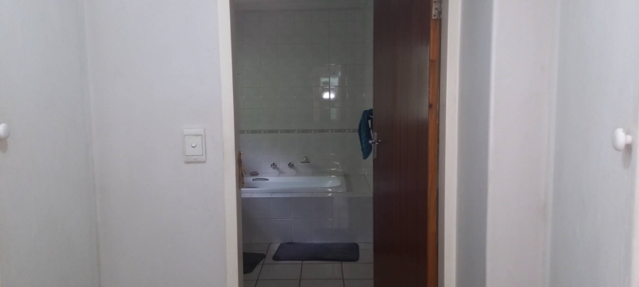 4 Bedroom Property for Sale in Faerie Glen Gauteng