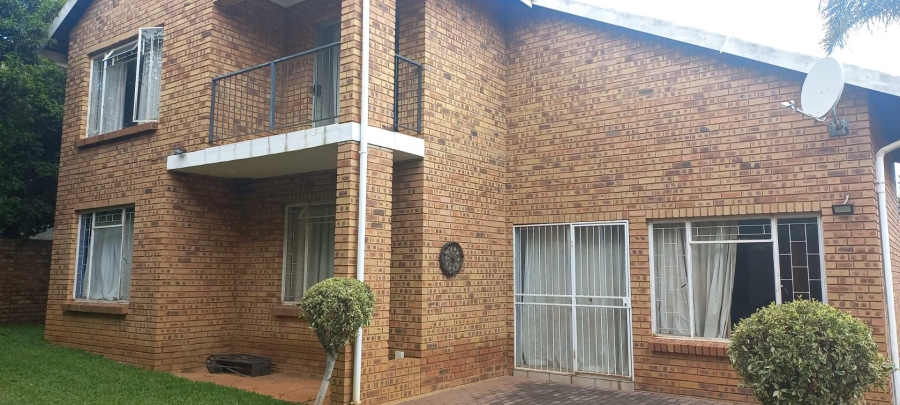 4 Bedroom Property for Sale in Faerie Glen Gauteng