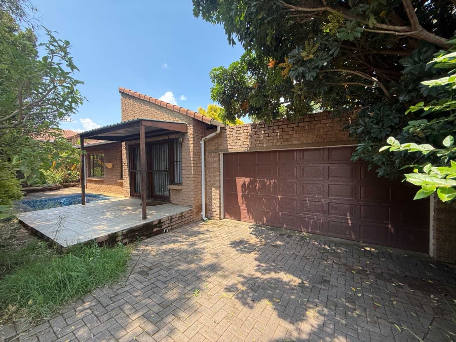 To Let 3 Bedroom Property for Rent in Radiokop Gauteng