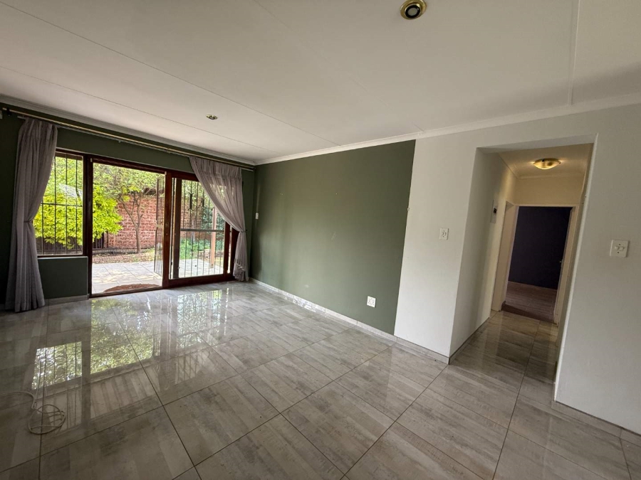 To Let 3 Bedroom Property for Rent in Radiokop Gauteng