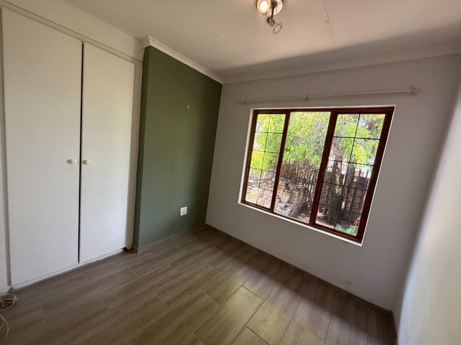 To Let 3 Bedroom Property for Rent in Radiokop Gauteng