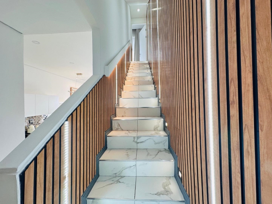 To Let 1 Bedroom Property for Rent in Sandown Gauteng