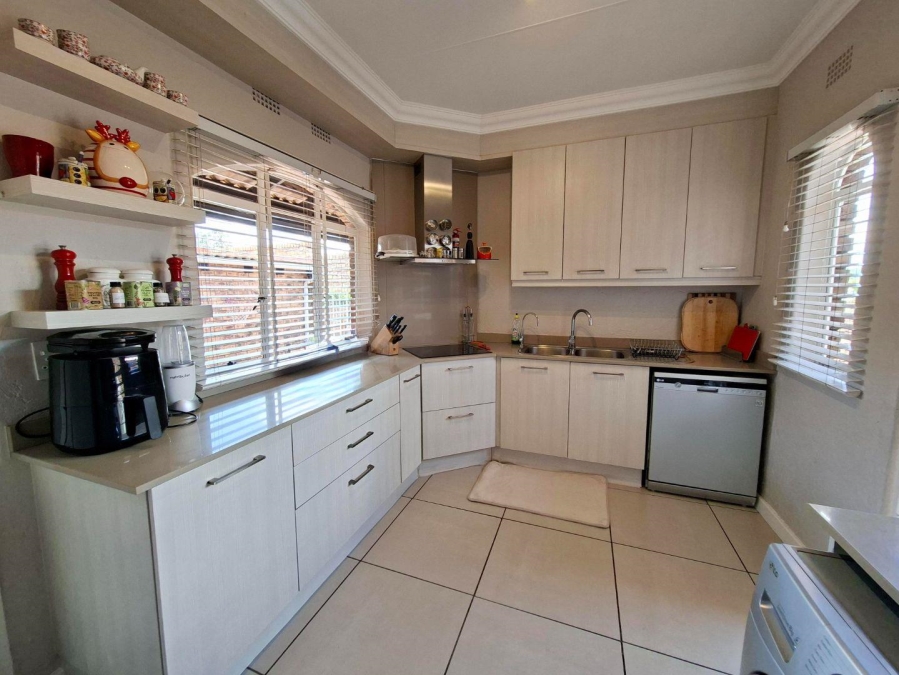 To Let 3 Bedroom Property for Rent in Bryanston Gauteng