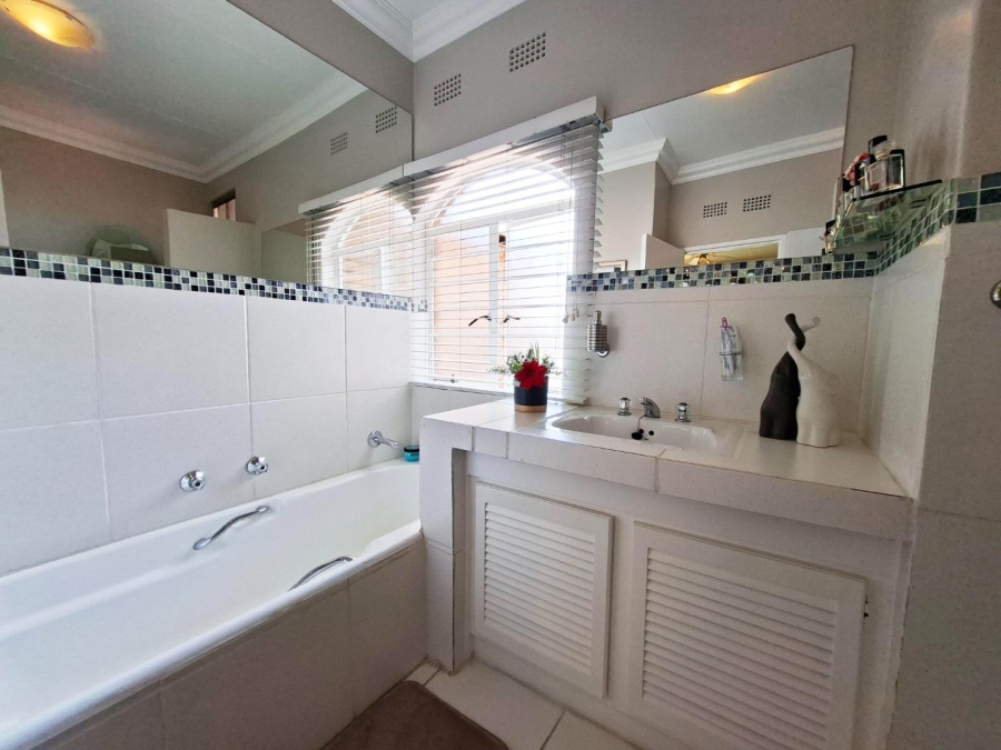 To Let 3 Bedroom Property for Rent in Bryanston Gauteng