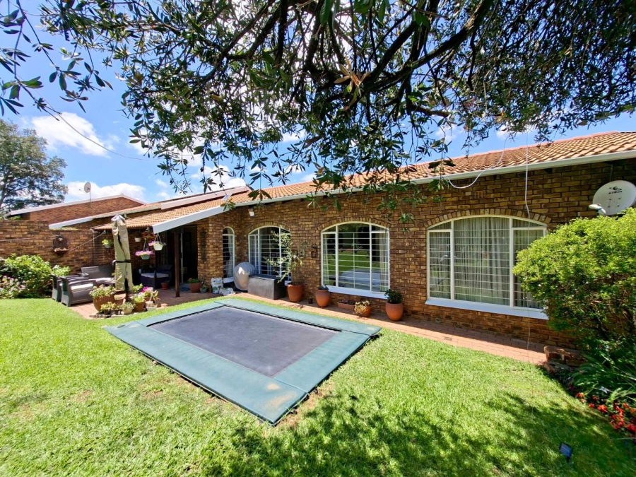 To Let 3 Bedroom Property for Rent in Bryanston Gauteng